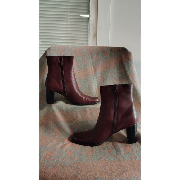 Worthington Women's Burgundy Leather  Heel Boots Size 8.5M‎ - Picture 2 of 8